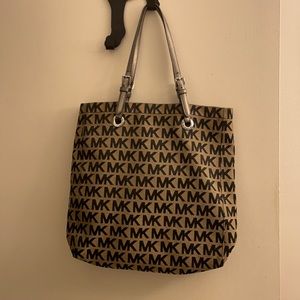 Michael Kors Pocha book